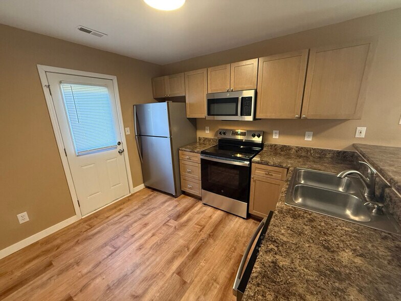 Building Photo - 1707 Hanover Blvd