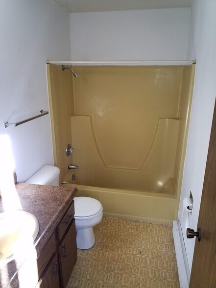 Building Photo - 401 N East St