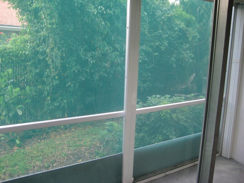 Building Photo - 210 Horizons E