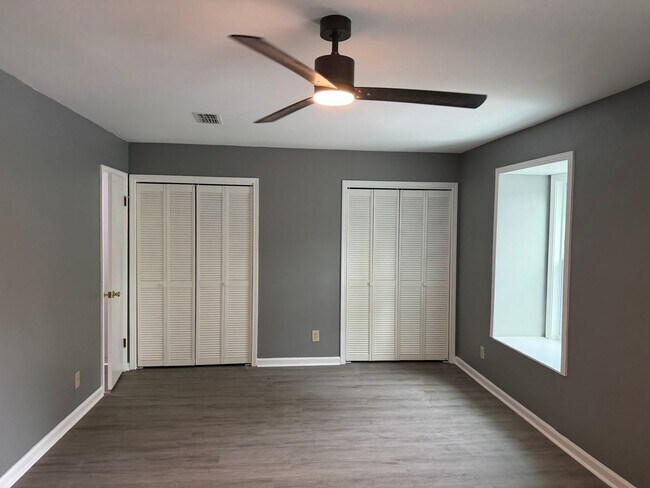 Building Photo - 6074 Little Ln