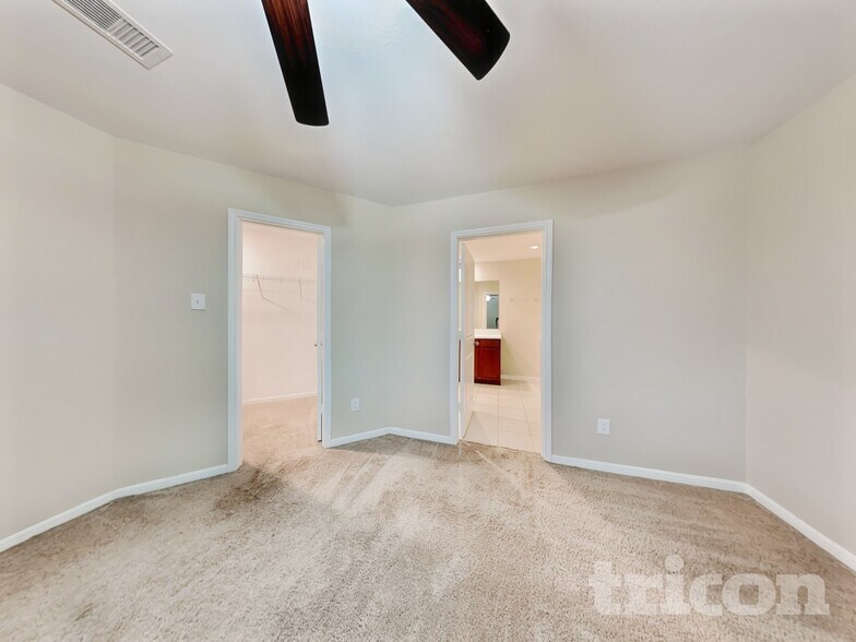 Building Photo - 804 Painted Bison Dr