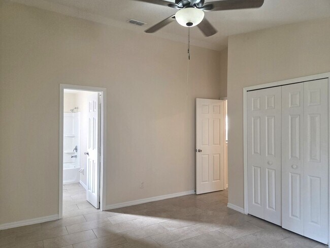 Building Photo - Cardinal Pines East