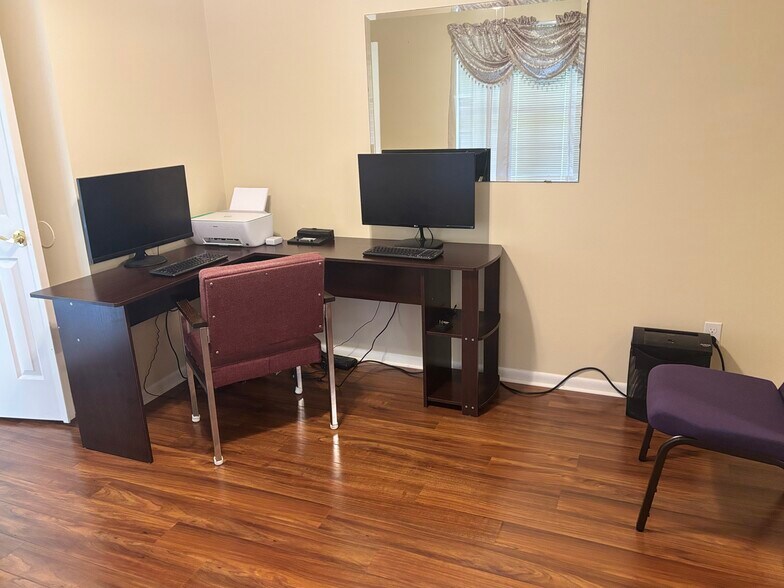 Work Station - 9509 Barranger Dr
