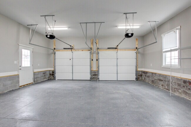 Building Photo - 127 Riverbend Dr