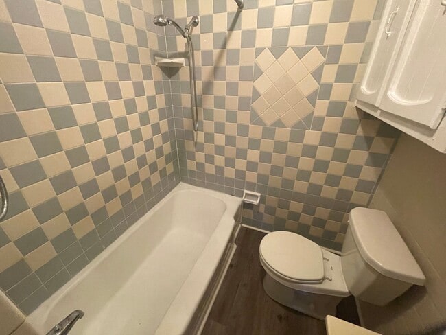 Building Photo - 3 bedroom 1 bath house available!  Freshly...
