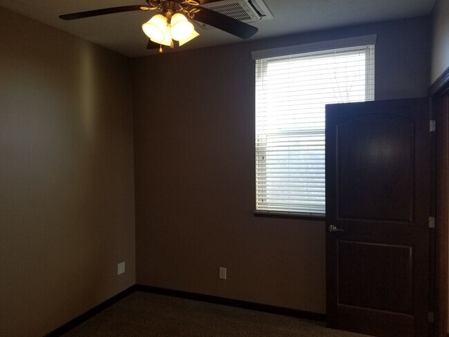 Building Photo - eld105