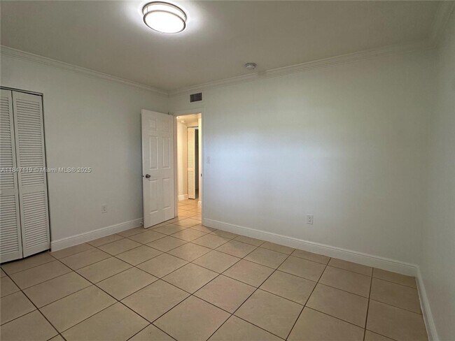Building Photo - 2536 Van Buren St
