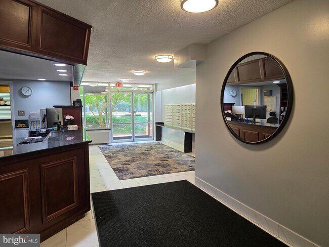 Building Photo - 2059 Huntington Ave