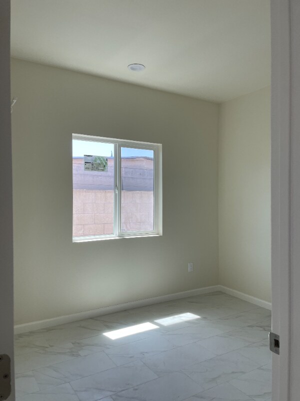 Building Photo - 918 N Maple St