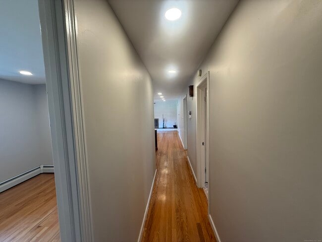 Building Photo - 40 Greenfield Dr