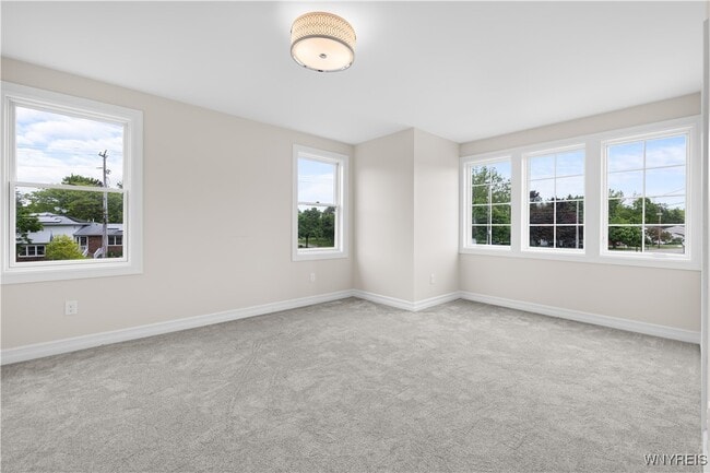 Building Photo - 10 Bentley Dr