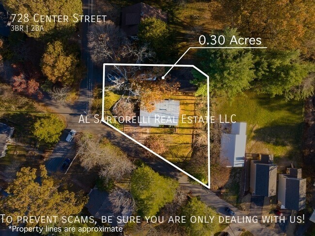 Building Photo - 728 Center St