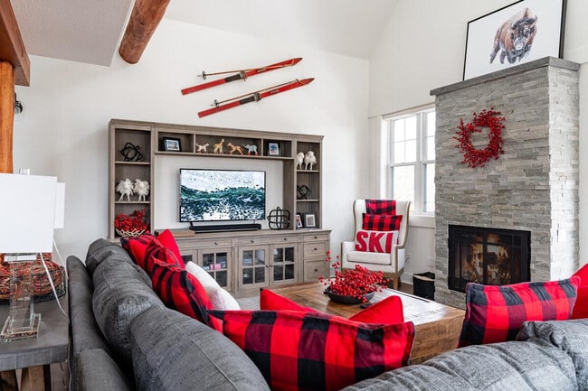 Building Photo - c4 Saddle Ridge Rd