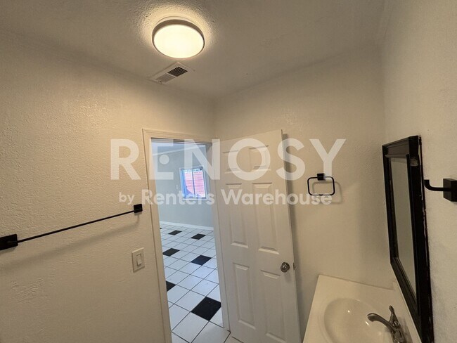 Building Photo - Modern, Solar Energy, 2-Bedroom detached Casita!