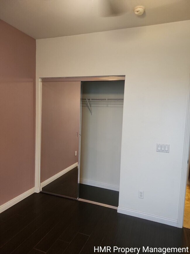 Building Photo - Modern 2-Bedroom Condo Near Victoria Gardens