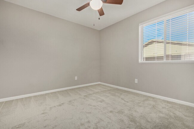 Building Photo - Central & Thunderbird 3 bdrm 2 bath Home w...