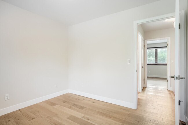 Building Photo - Beautifully Remodeled 3-Bed, 2-Bath Townhouse in Central Boulder