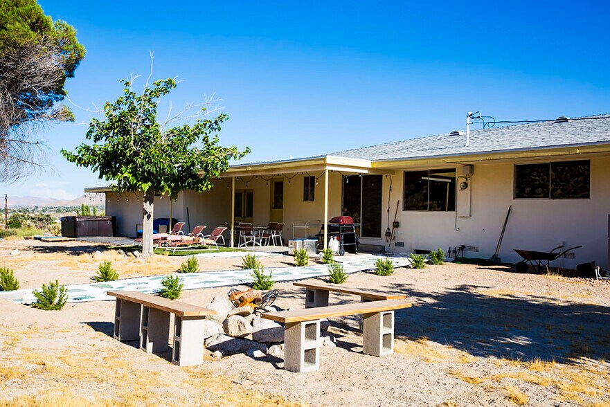 Building Photo - 56996 Crestview Dr