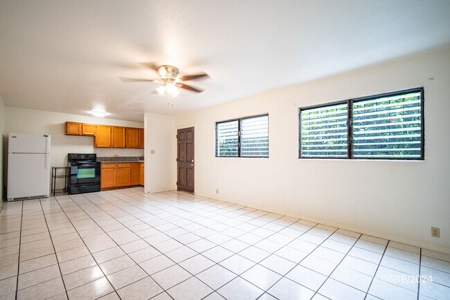 Building Photo - 2BR/1BA/2PKG(TANDEM) DOWNSTAIRS UNIT IN ALIAMANU THREE PLEX