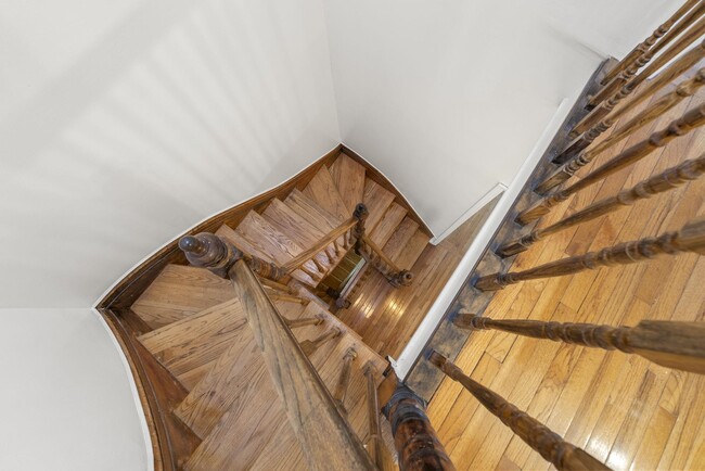 Building Photo - 40 Van Reypen St