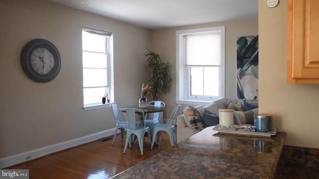 Building Photo - 1906 Fairmount Ave