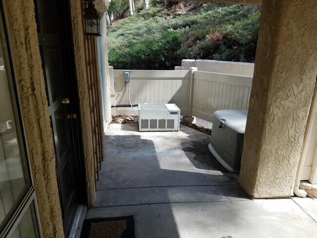 Building Photo - 1 BED/ 1 BATH CONDO