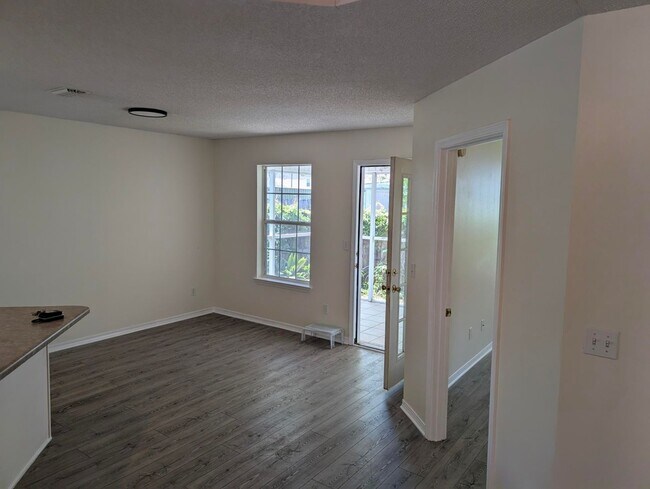 Building Photo - NO HOA!! Minutes from Hulbert and Eglin.  ...