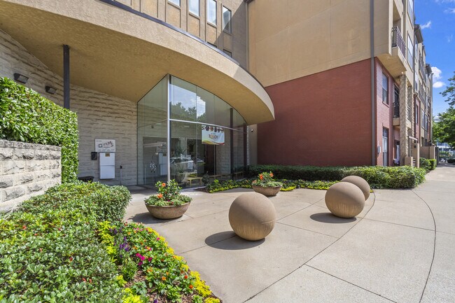 Building Photo - 401 16th St NW