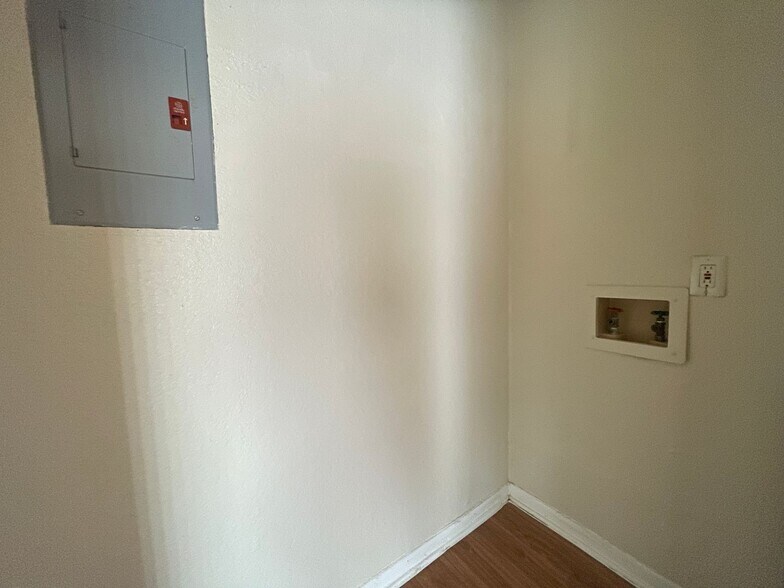 Building Photo - 3407 Victoria Cir