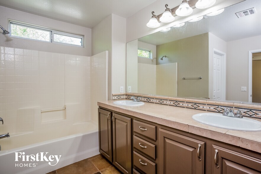 Building Photo - 6109 Casa Antiqua St