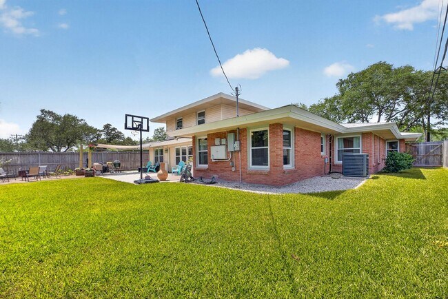 Building Photo - 609 Peerman Pl