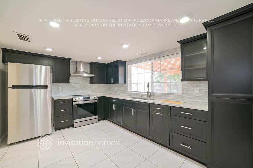 Building Photo - 4509 W Palo Verde Ave