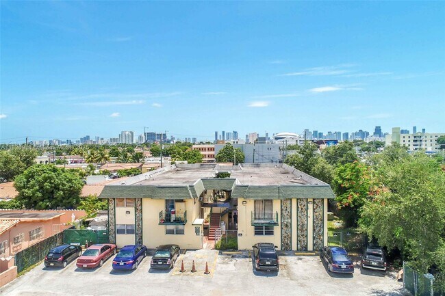 Building Photo - 720 NW 27th Ct