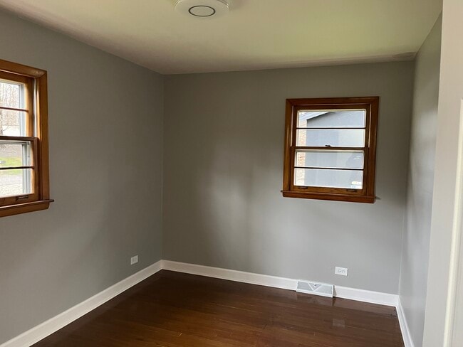 Building Photo - 144 N Maple Ave