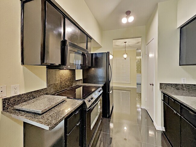 Building Photo - 4343 Bellaire Dr S