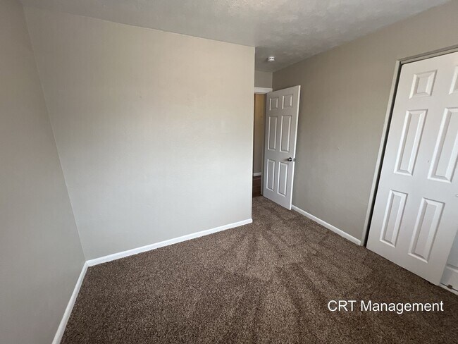 Building Photo - Freshly Updated 3-Bedroom, 1-Bathroom **FR...