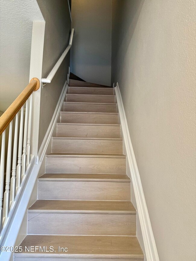 Building Photo - 8432 Thornbush Ct