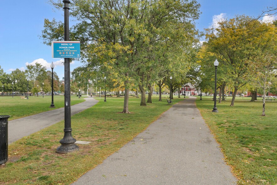 Building Photo - 764 E 3rd St