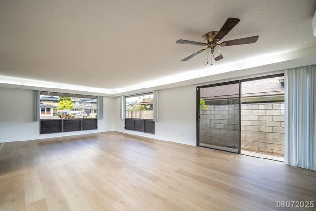 Building Photo - Newly Renovated 3 BD/2 BA Home with 2 Car ...