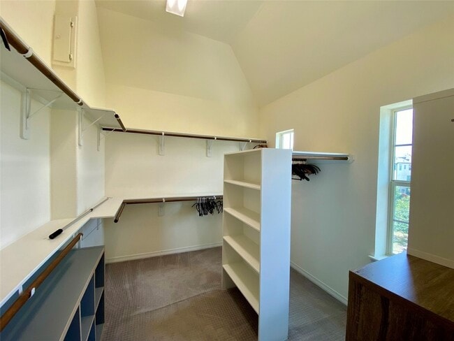 Building Photo - 12279 Oxford Cres Cir
