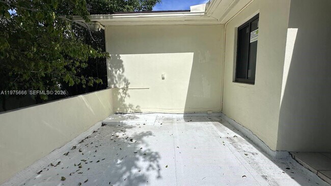 Building Photo - 320 SW 29th Rd