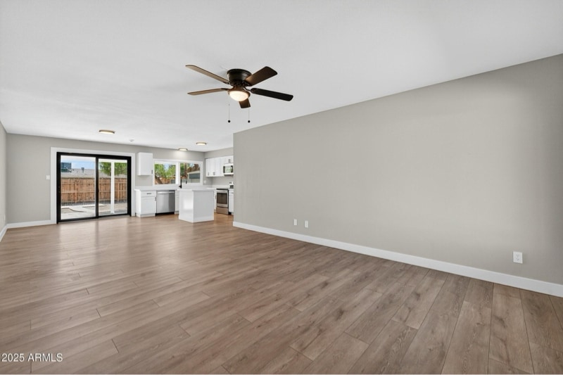 Building Photo - 5039 W Vernon Ave