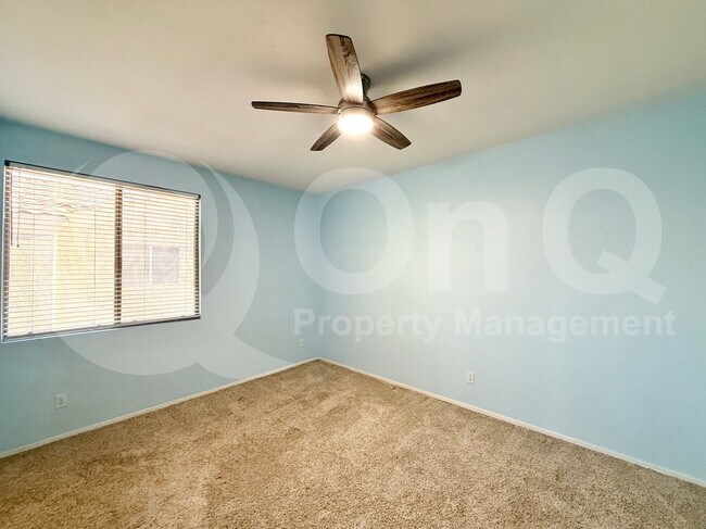 Building Photo - 1432 S Apache Dr