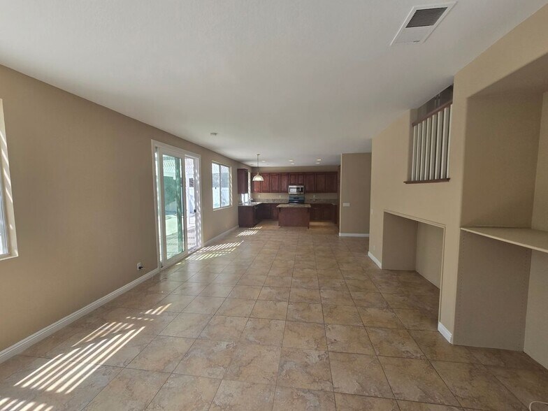 Building Photo - 2382 MacBeth Ave