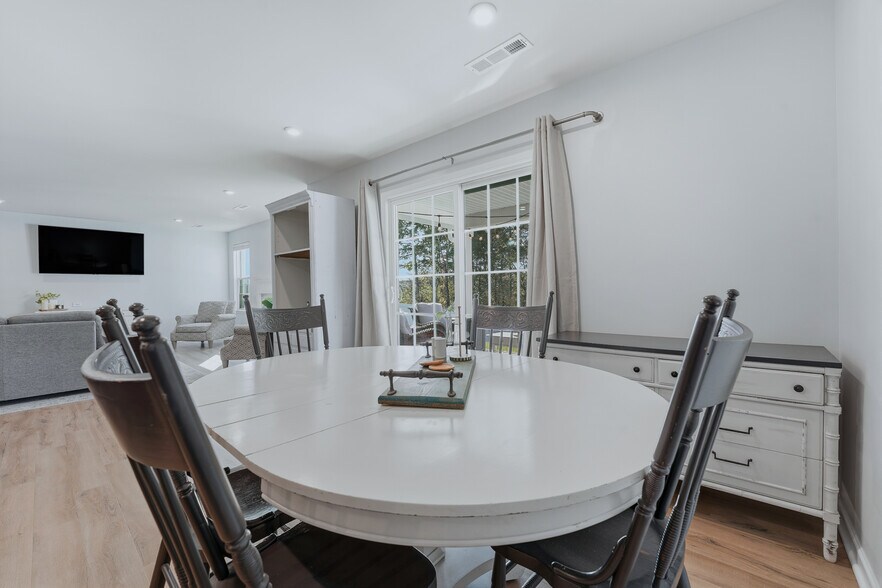 Building Photo - 838 Dean Dr