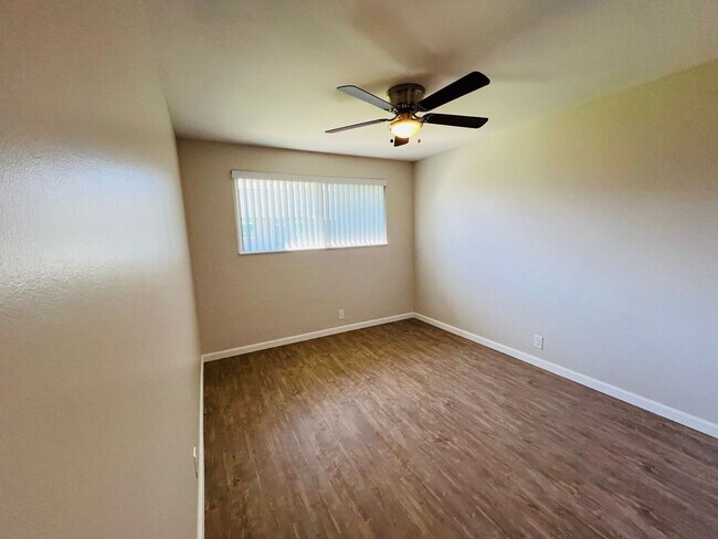 Building Photo - Charming 1 Bedroom unit, completely remodeled with In-Unit Washer/Dryer!