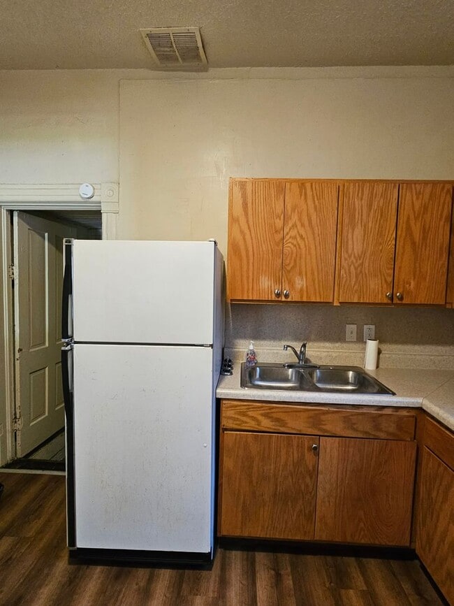 Building Photo - 3 Bedroom--819 E Whitmer St. Decatur, IL