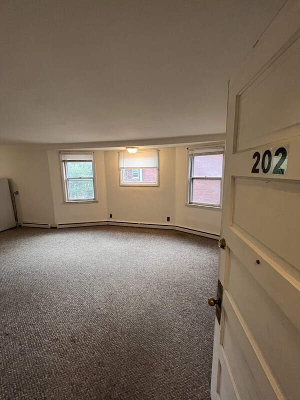 Primary Photo - 125 E Gorham St