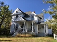 Building Photo - Great 6 bed 3 bath not far from UWEC! Available June 1st