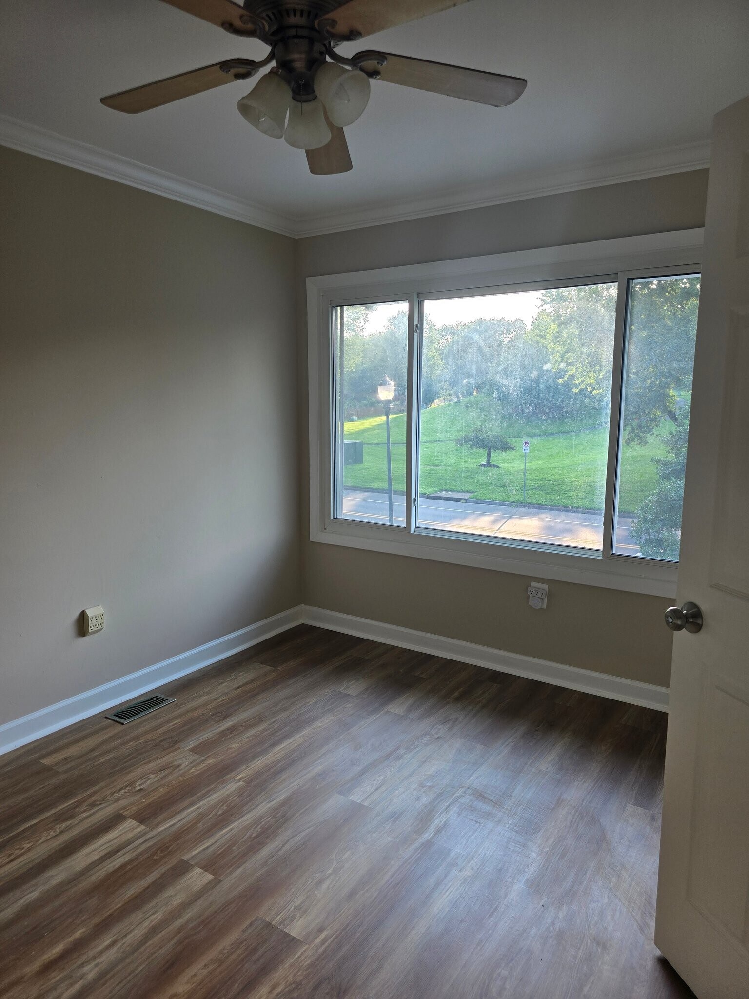 Building Photo - 602 Sugarland Run Dr